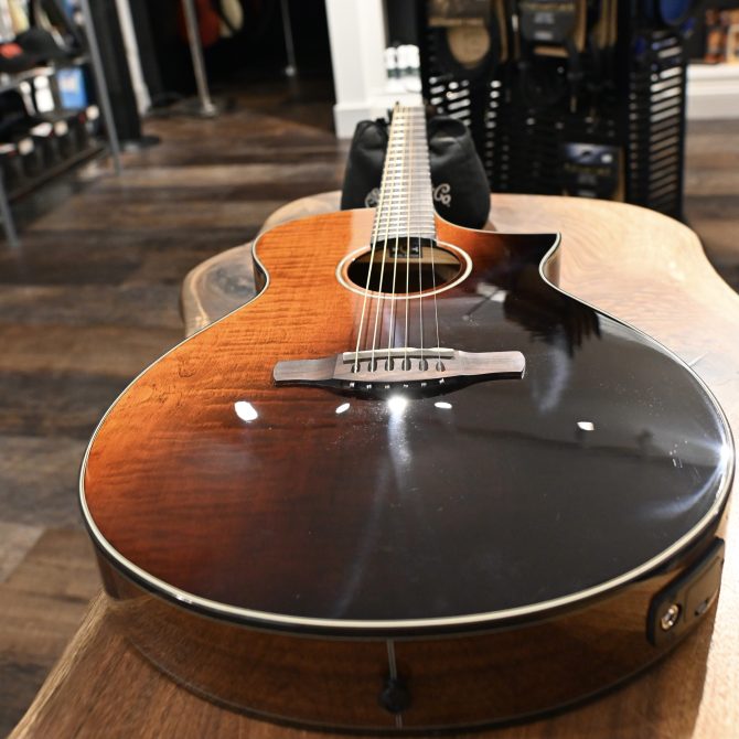 AEWC32FM-ASF Flamed Maple / Sapele Auditorium