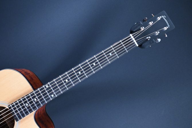 Eastman E1OMCE-DLX Deluxe Natural Orchestra Model #490