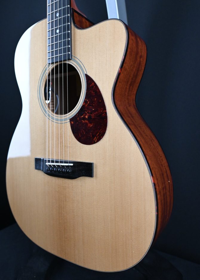 Eastman E1OMCE-DLX Deluxe Natural Orchestra Model #490