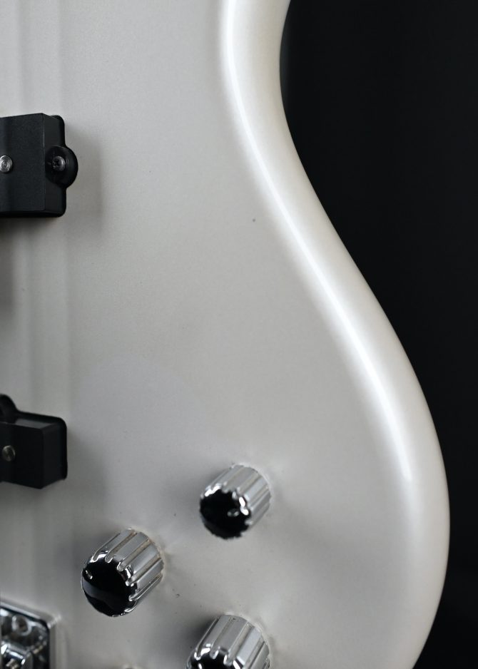 Ibanez GSR200-WH White 4-String Bass Guitar 2015