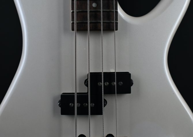 Ibanez GSR200-WH White 4-String Bass Guitar 2015