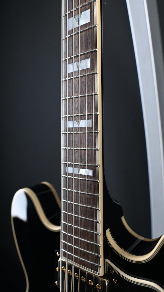 Epiphone Sheraton-II Pro Ebony Thinline Semi-Hollow Ebony