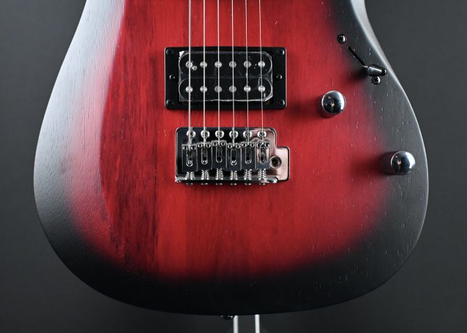 Cort X100OPBB Open Pore Black Cherry Burst #724