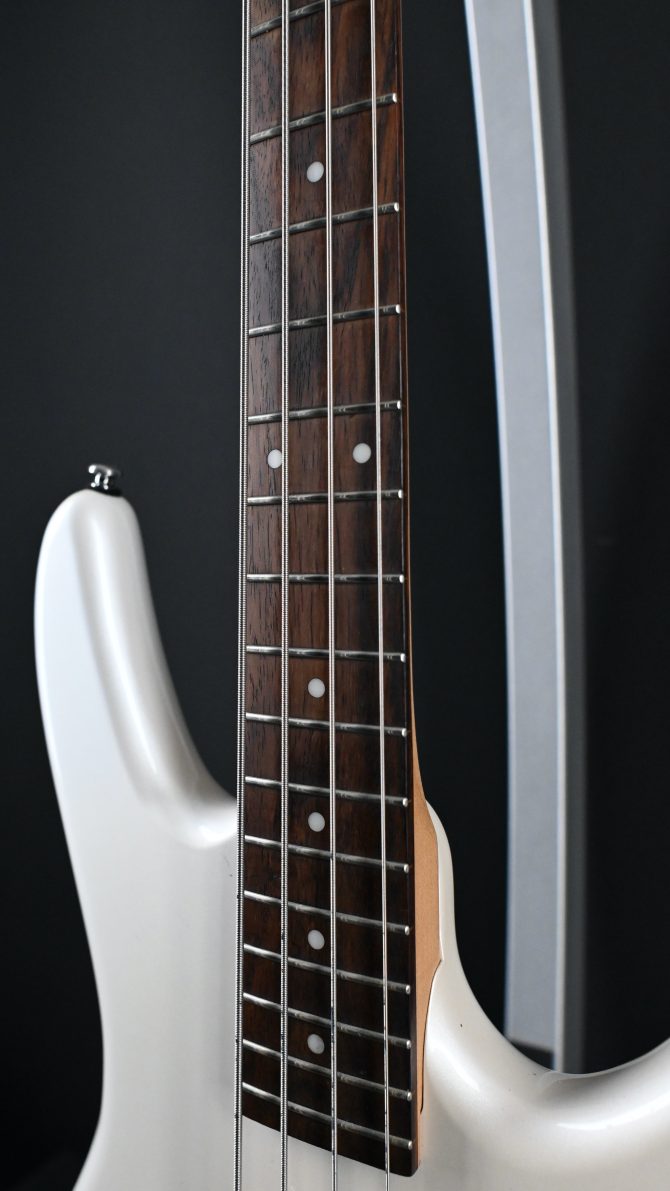 Ibanez GSR200-WH White 4-String Bass Guitar 2015