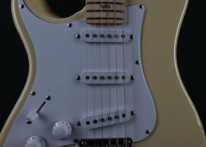 PRS SE SIlver Sky Maple "Lefty" Moon White #340