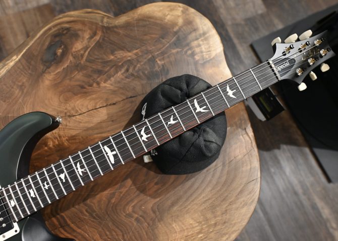 PRS CE 24 Special Satin Sprayer's Choice Black Iridescent #226