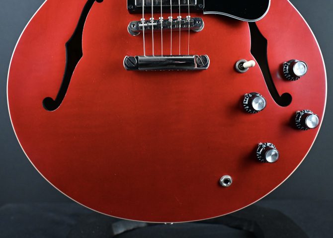 Gibson ES-335 Satin Cherry 2022