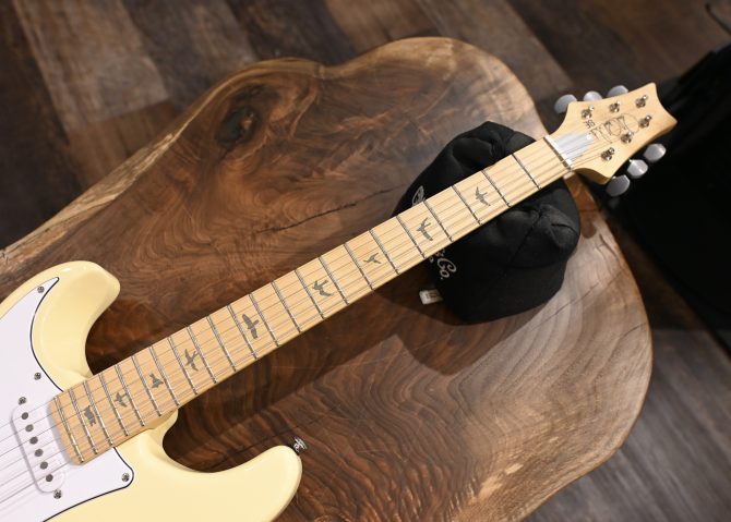 PRS SE SIlver Sky Maple "Lefty" Moon White #340