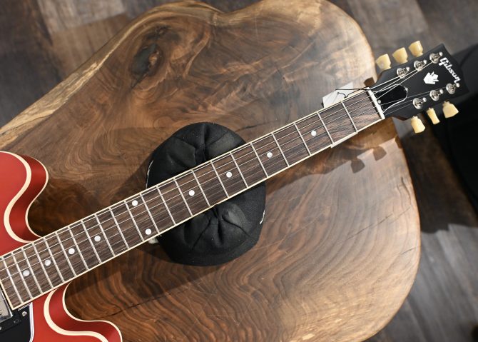 Gibson ES-335 Satin Cherry 2022