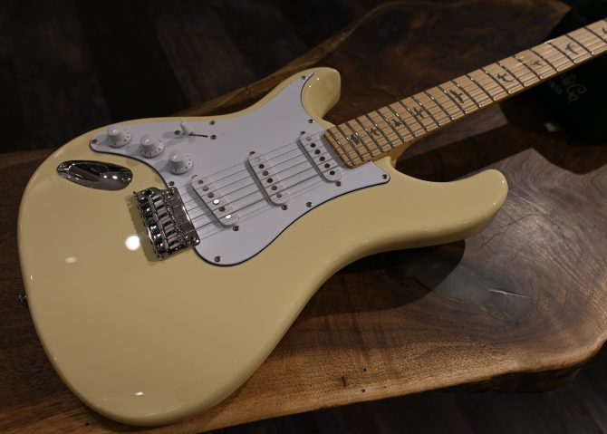 PRS SE SIlver Sky Maple "Lefty" Moon White #340