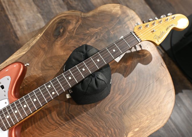 Fender Johnny Marr Jaguar Metallic KO 2022