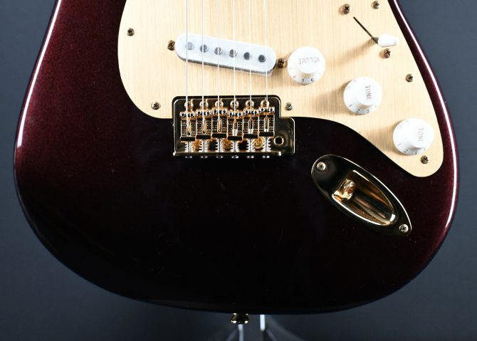 Squier 40th Anniversary Gold Edition Stratocaster Ruby Red