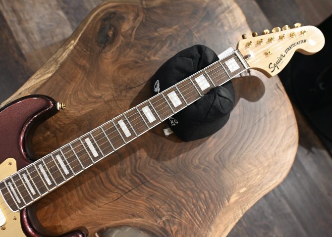 Squier 40th Anniversary Gold Edition Stratocaster Ruby Red