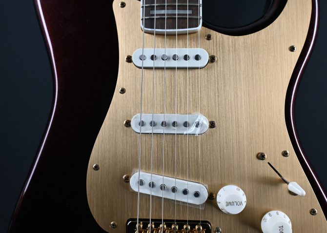 Squier 40th Anniversary Gold Edition Stratocaster Ruby Red