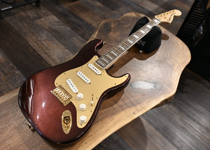 Squier 40th Anniversary Gold Edition Stratocaster Ruby Red