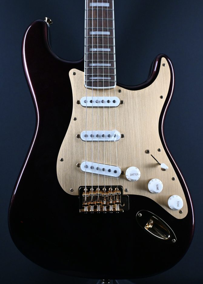 Squier 40th Anniversary Gold Edition Stratocaster Ruby Red