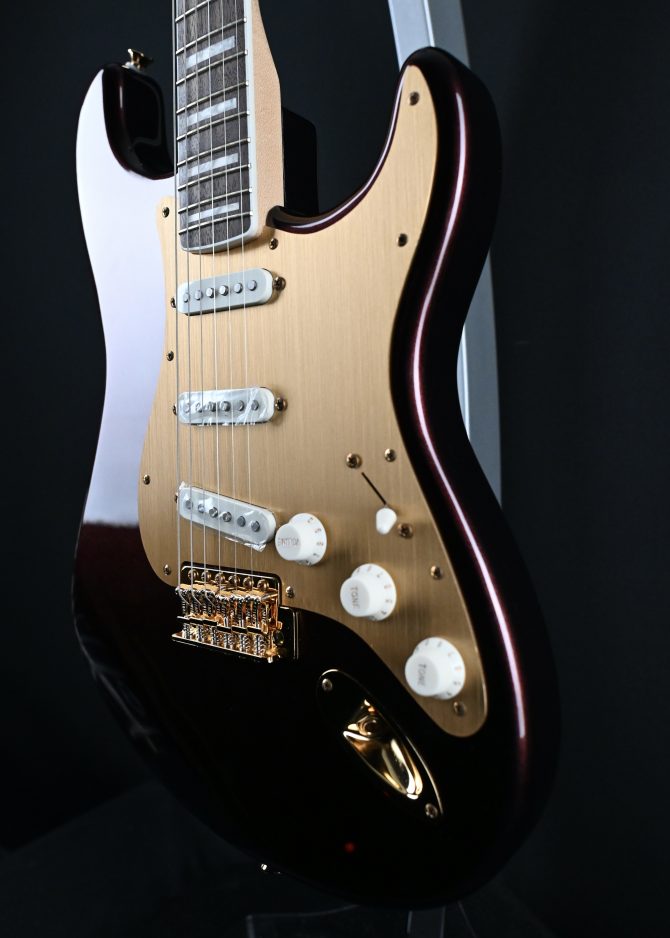 Squier 40th Anniversary Gold Edition Stratocaster Ruby Red