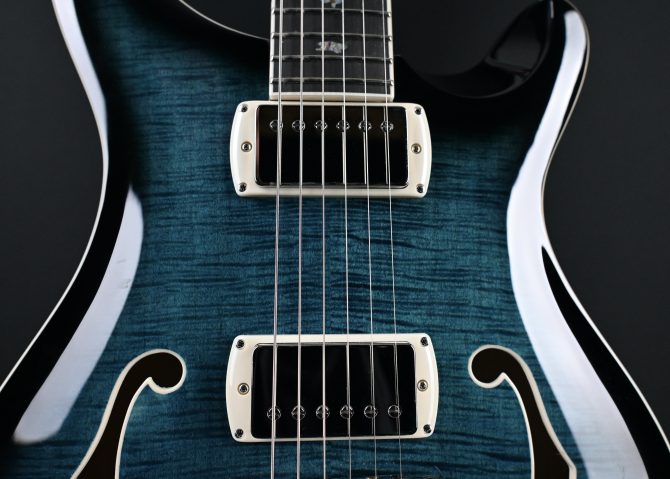 PRS SE Hollowbody II Piezo Peacock Blue Smokeburst #562