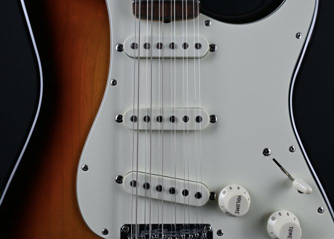 Fender Traditional Stratocaster XII 3-Tone Sunburst MIJ 12-String Electric Guitar - 2018