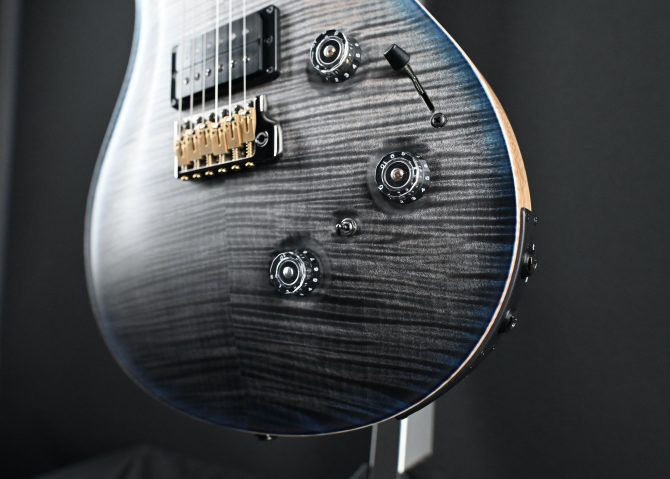 PRS Wood Library Custom 24 Piezo 10-Top Gray Black Fade w/ Cobalt Microburst #068