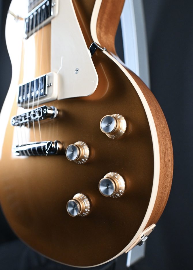 Gibson LEs Paul 70's Deluxe Gold Top 2025