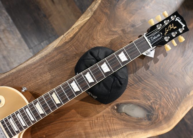 Gibson LEs Paul 70's Deluxe Gold Top 2025