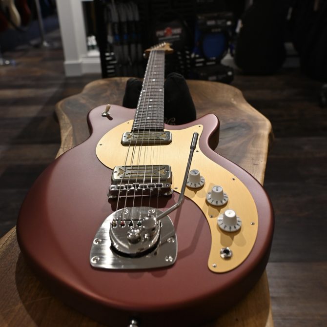 Eastman Fullertone Offset '62 Dakota Red #373