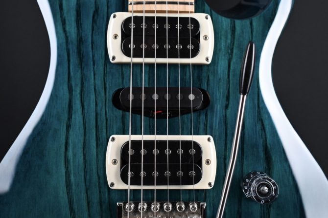 PRS SE Swamp Ash Special Iri Blue #947