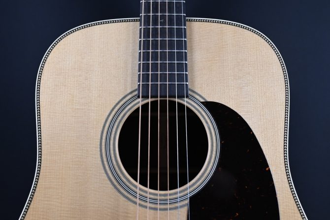Martin Standard Series HD-28