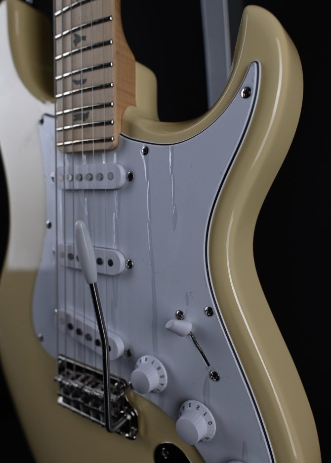 PRS SE Silver Sky Maple Moon White #869