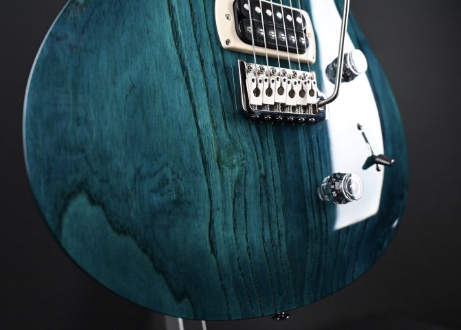 PRS SE Swamp Ash Special Iri Blue #947