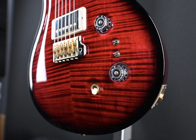 PRS McCarty Tremolo 10-Top Red Tiger w/ Metallic Back #237