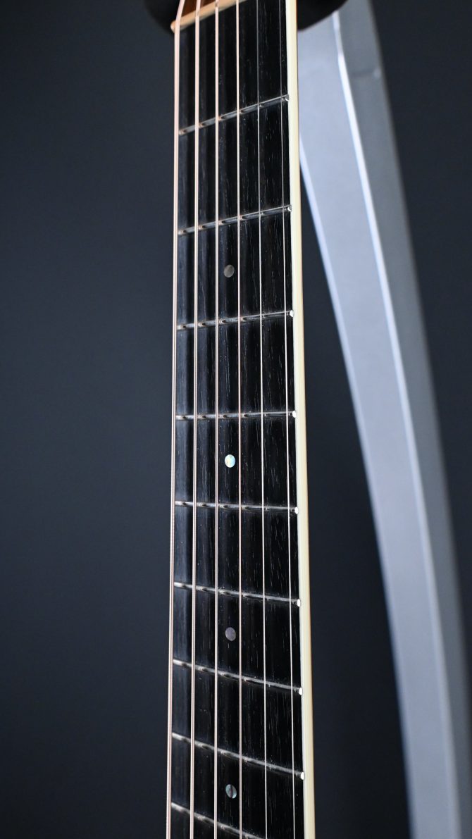Taylor GA6 Grand Auditorium Sunburst Acoustic Guitar 2007