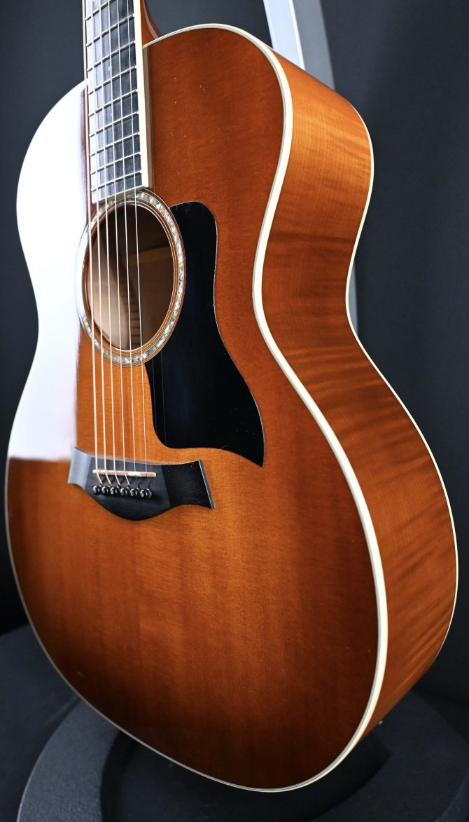 Taylor GA6 Grand Auditorium Sunburst Acoustic Guitar 2007