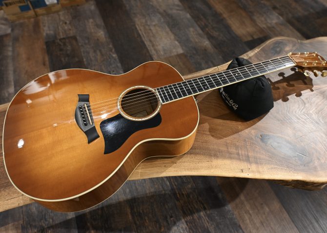 Taylor GA6 Grand Auditorium Sunburst Acoustic Guitar 2007