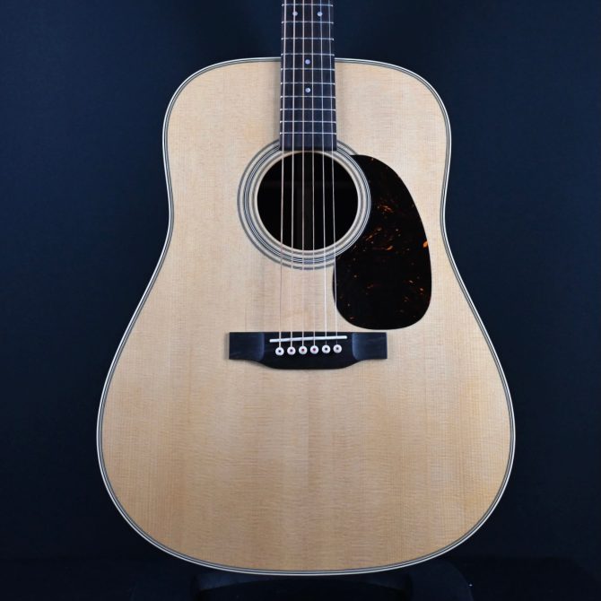 Martin Standard Series D-28 Natural #689