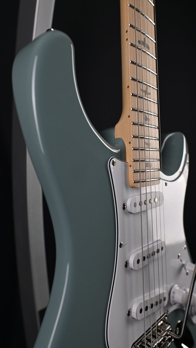 PRS SE Silver Sky Maple Stone Blue #428