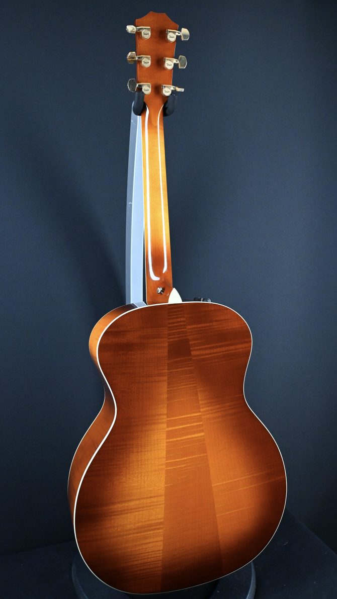 Taylor GA6 Grand Auditorium Sunburst Acoustic Guitar 2007