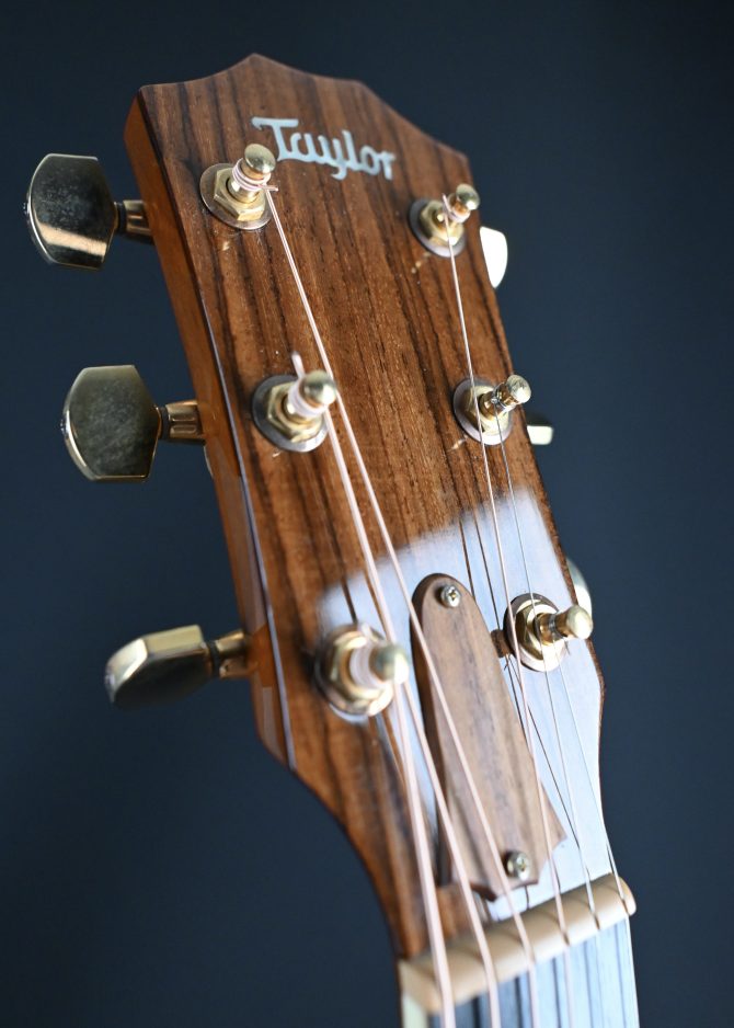 Taylor GA6 Grand Auditorium Sunburst Acoustic Guitar 2007
