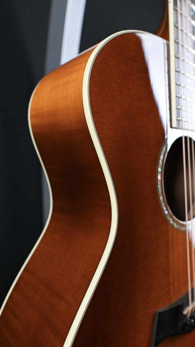 Taylor GA6 Grand Auditorium Sunburst Acoustic Guitar 2007