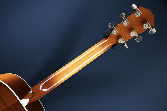 Taylor GA6 Grand Auditorium Sunburst Acoustic Guitar 2007