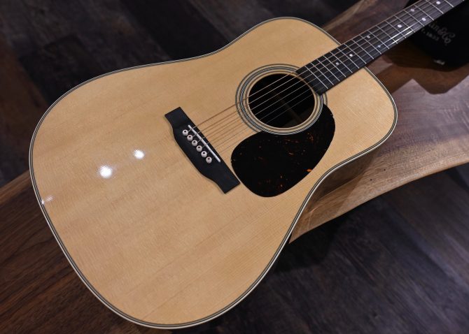 Martin Standard Series D-28 Natural #689
