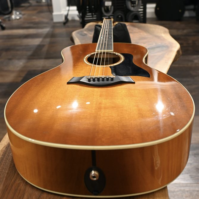 Taylor GA6 Grand Auditorium Sunburst Acoustic Guitar 2007