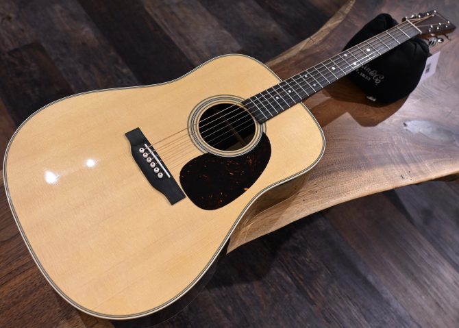 Martin Standard Series D-28 Natural #689