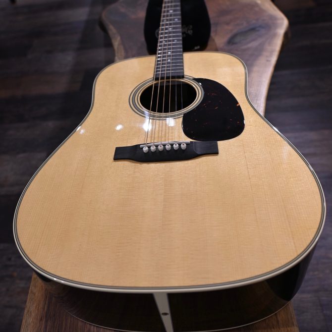 Martin Standard Series D-28 Natural #689