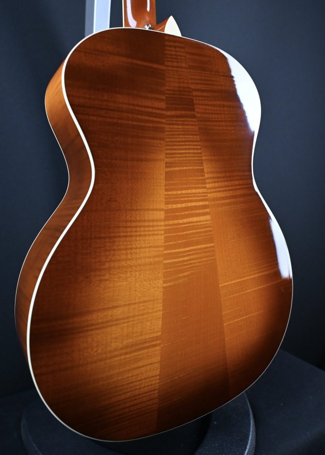 Taylor GA6 Grand Auditorium Sunburst Acoustic Guitar 2007