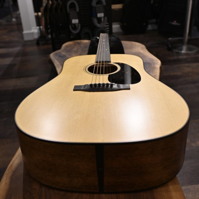 Martin Standard Series D-18 Satin Natural #373