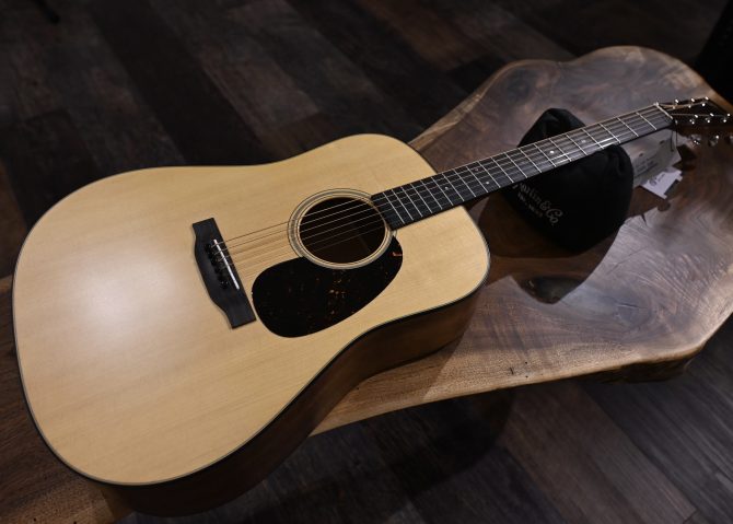 Martin Standard Series D-18 Satin Natural #373