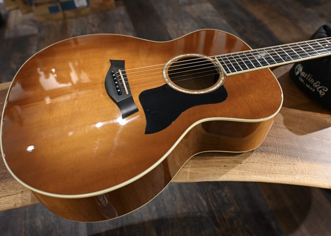 Taylor GA6 Grand Auditorium Sunburst Acoustic Guitar 2007