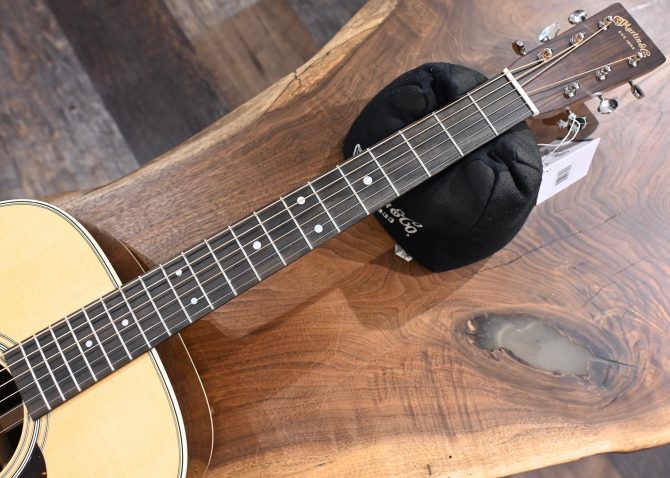 Martin Standard Series D-28 Natural #689